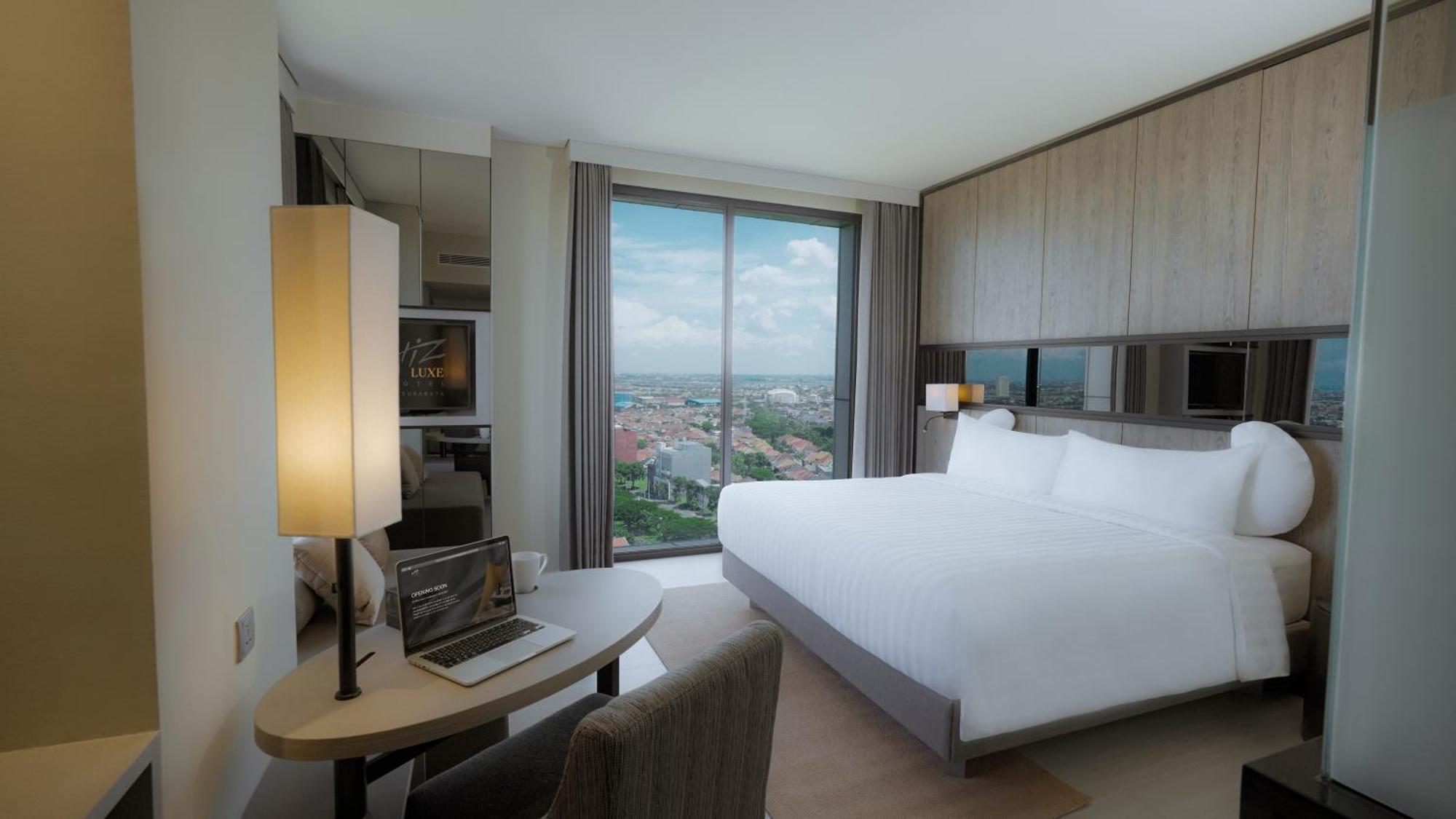Whiz Luxe Hotel Spazio Surabaya Exterior photo