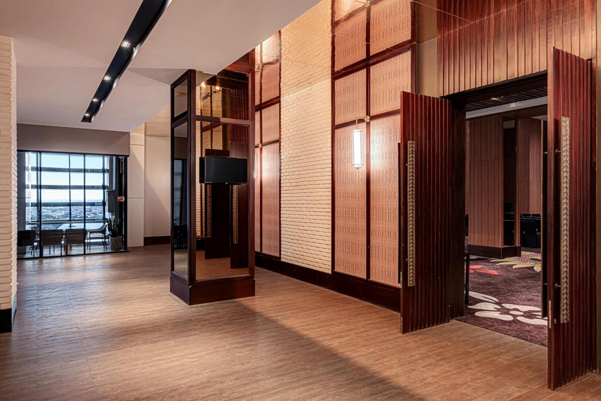 Whiz Luxe Hotel Spazio Surabaya Exterior photo