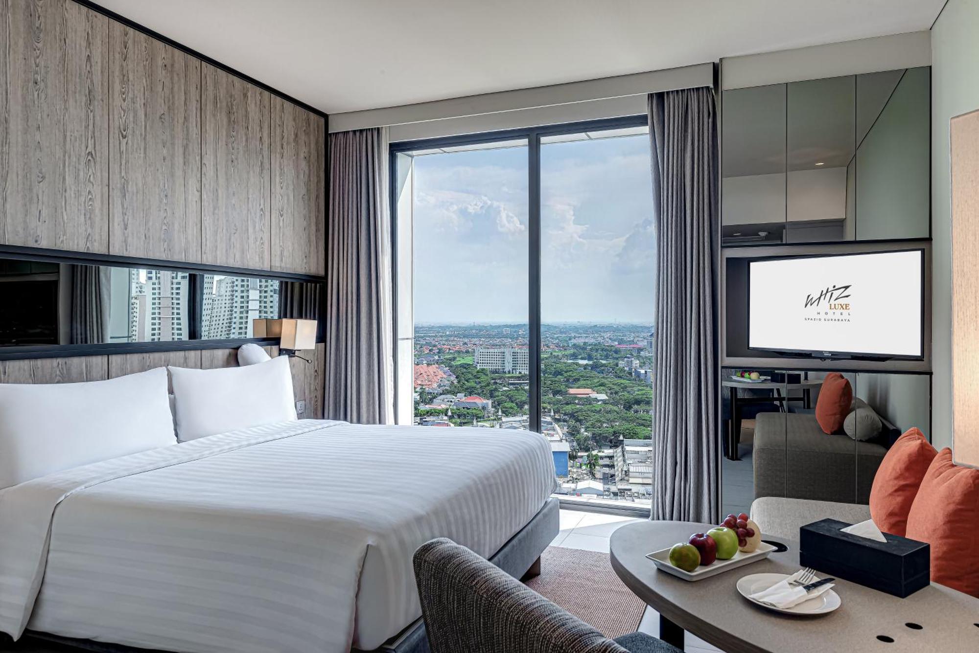 Whiz Luxe Hotel Spazio Surabaya Exterior photo
