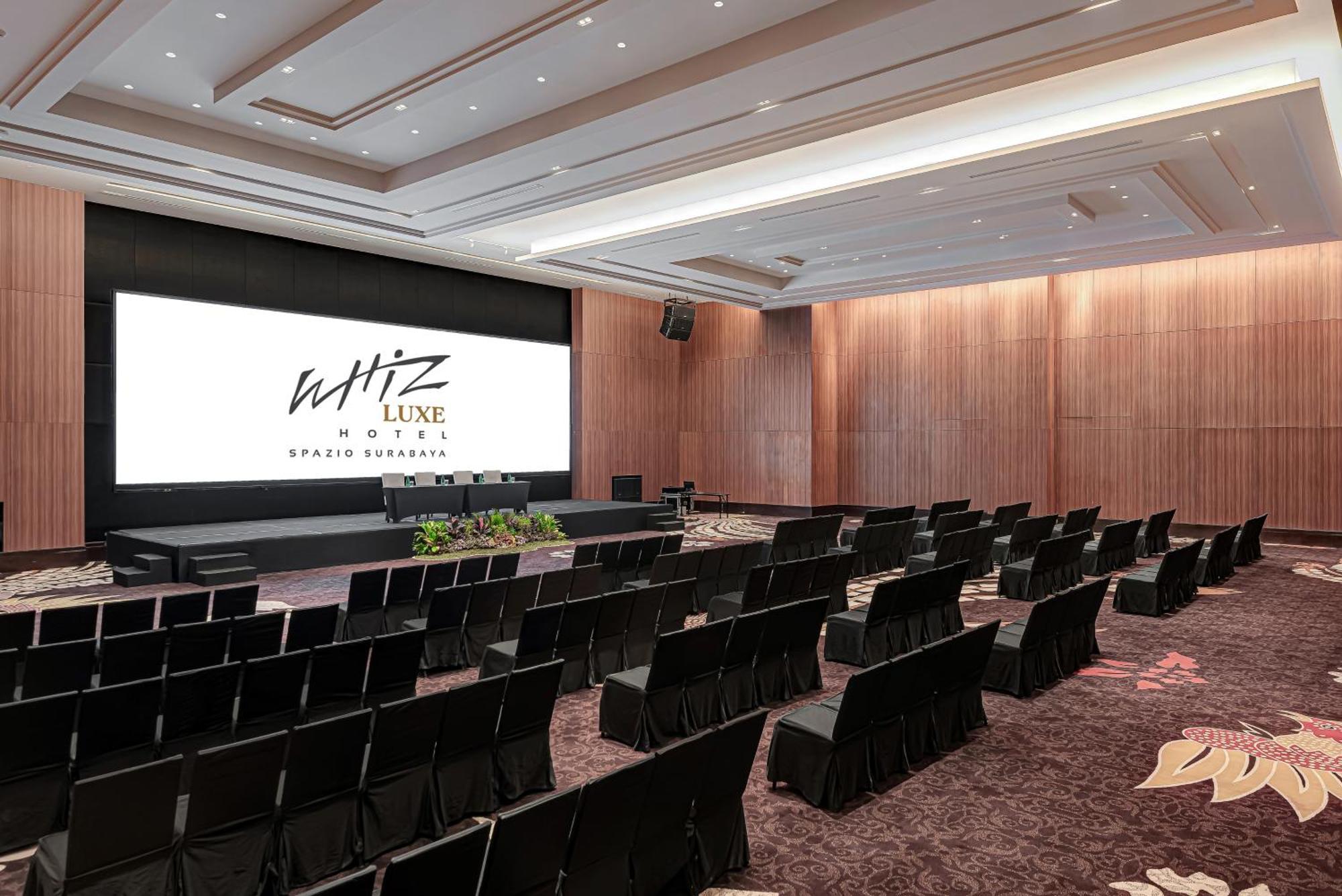 Whiz Luxe Hotel Spazio Surabaya Exterior photo