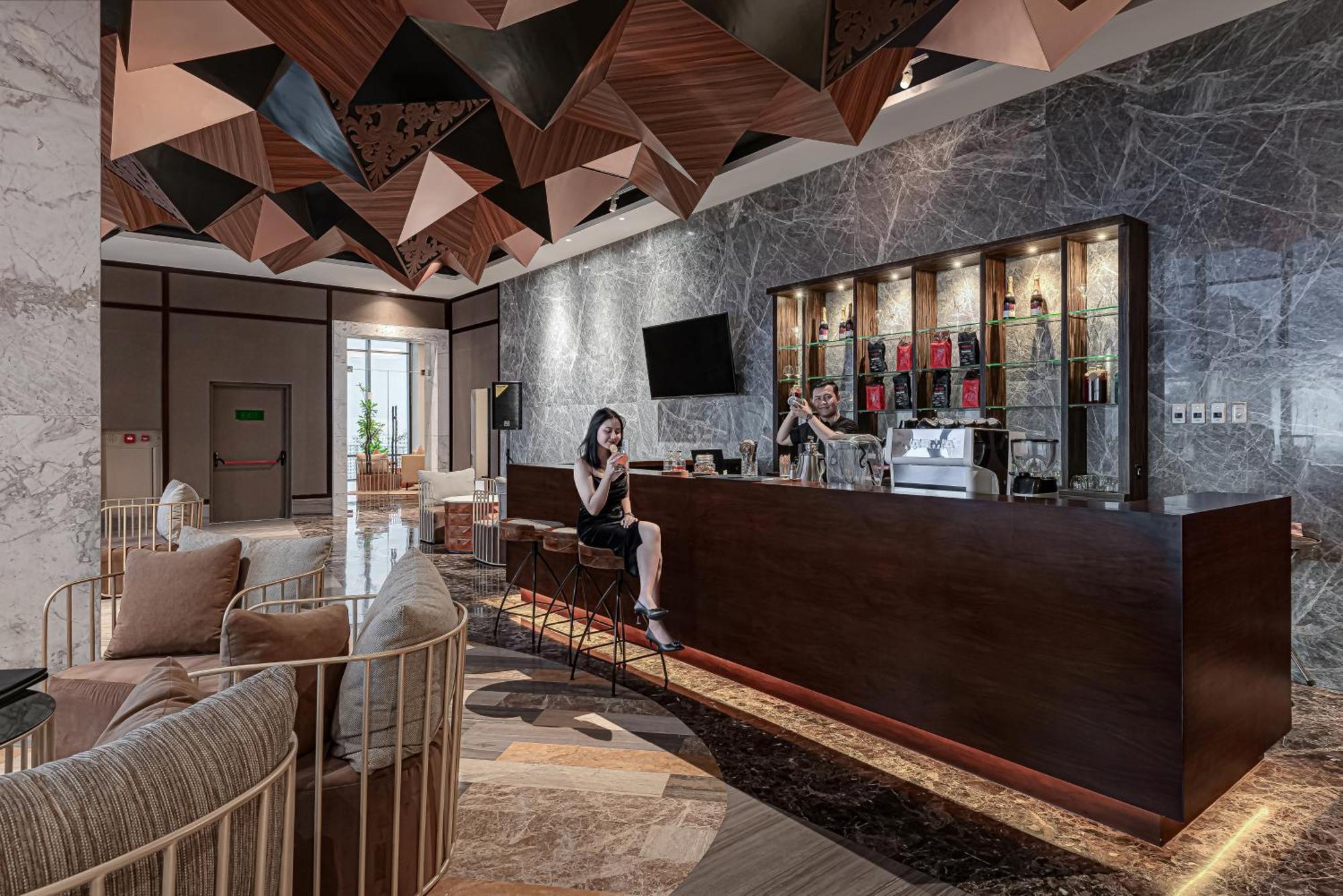 Whiz Luxe Hotel Spazio Surabaya Exterior photo