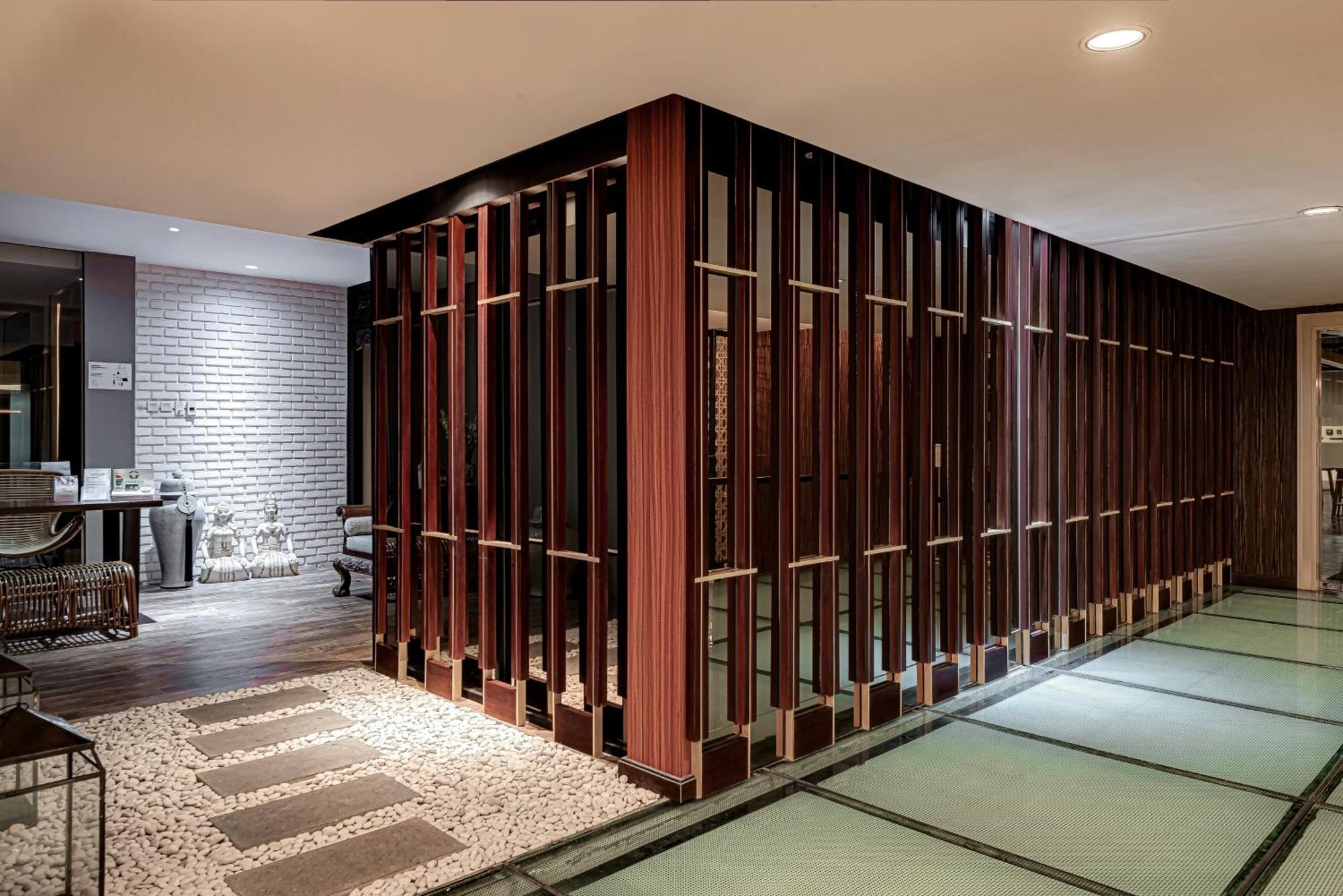 Whiz Luxe Hotel Spazio Surabaya Exterior photo