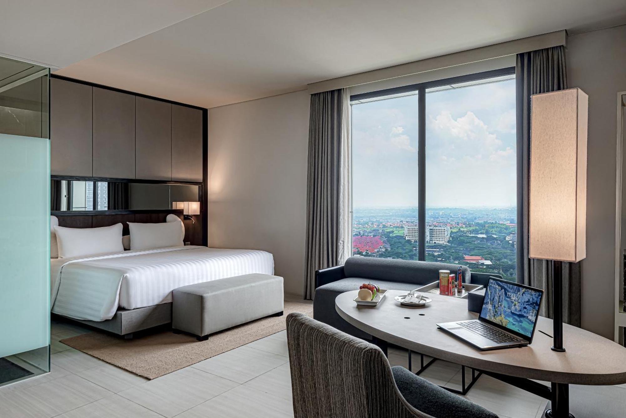 Whiz Luxe Hotel Spazio Surabaya Exterior photo